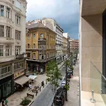 Emerald Luxury Downtown Apartment With Free Sauna & Gym